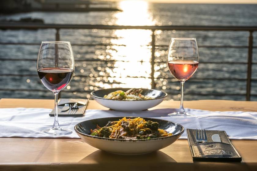 Suna's Beach Club & Restaurant